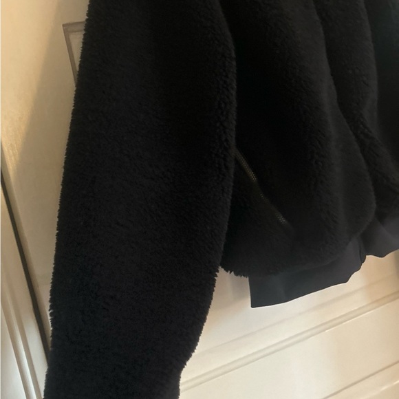 ALO Yoga Black Foxy Sherpa Zip Jacket, size M - Picture 10 of 12
